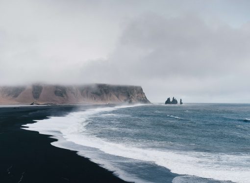 „Tu Okuniewska”. Jak podcast z islandzkiej piwniczki oczarował słuchaczy?
