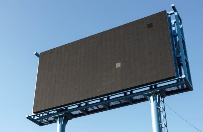 Dlaczego warto promować swoją firmę na billboardach reklamowych?